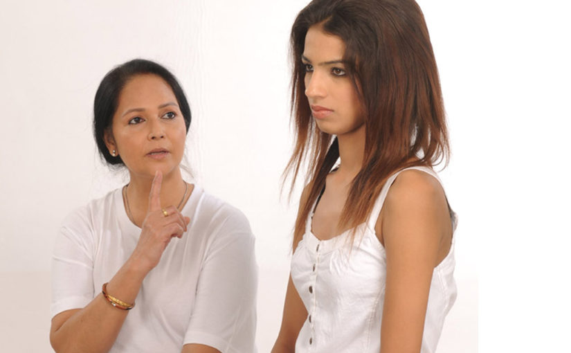 মা ও মেয়ের দ্বন্দ্ব