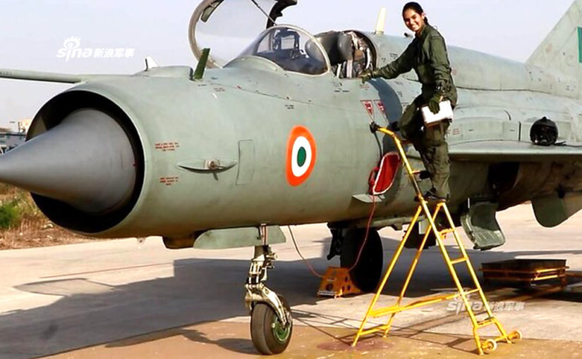 এগিয়ে আজ মেয়েরা