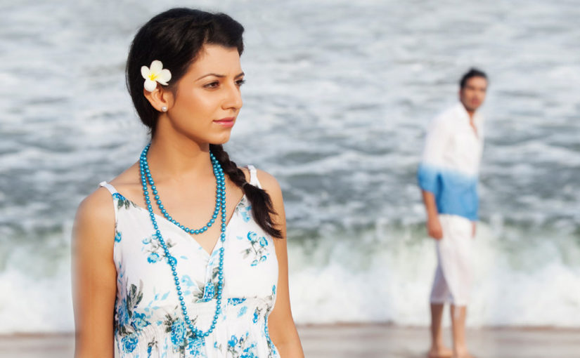 অন্য শহরের মেয়ের সঙ্গে বাবা বিয়ে দিতে রাজি নন। কী করব ?