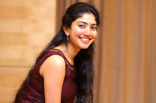 ফেয়ারনেস ক্রিমের বিজ্ঞাপনের প্রস্তাব ফিরিয়ে আলোচনায় মলায়ালম ছবির নায়িকা সাই পল্লবী