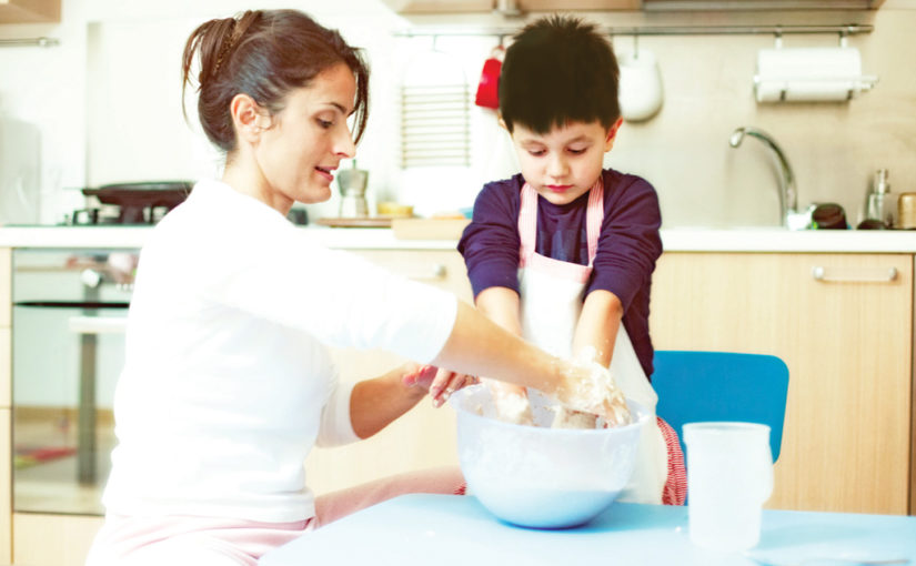 বাচ্চাকে কুকিং শেখান