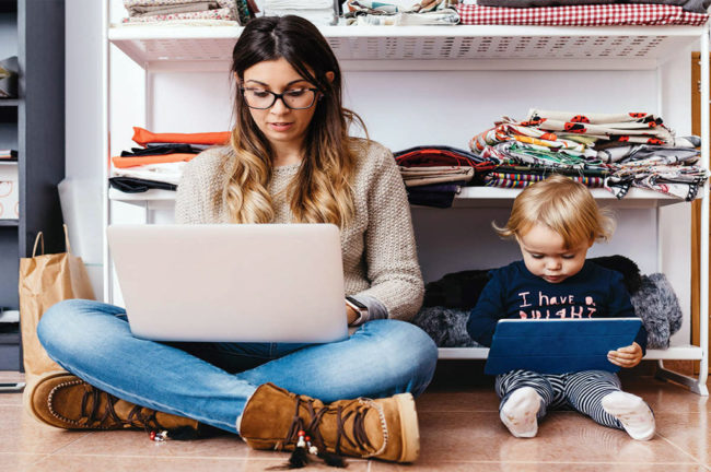 কুশল গৃহিণী এবং কর্মক্ষেত্রে সফল