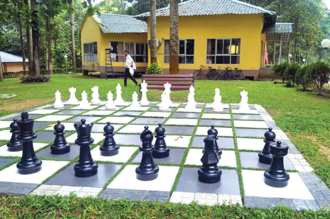 টিলাবাড়ির সান্নিধ্যে