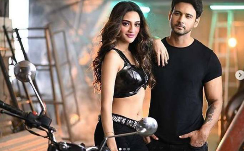 শো করতে গিয়ে বিপাকে যশ-নুসরত