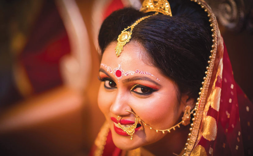 স্বর্ণালংকারে সাজান কনেকে