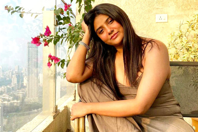 পার্নো অভিনীত বাংলাদেশি ছবি ঘিরে বিতর্ক