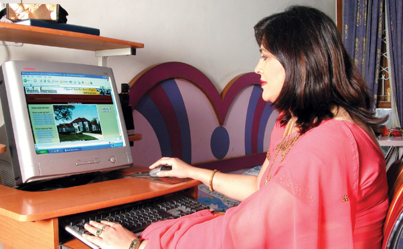 শাশুড়ি যদি হন ‘ওয়ার্কিং লেডি’