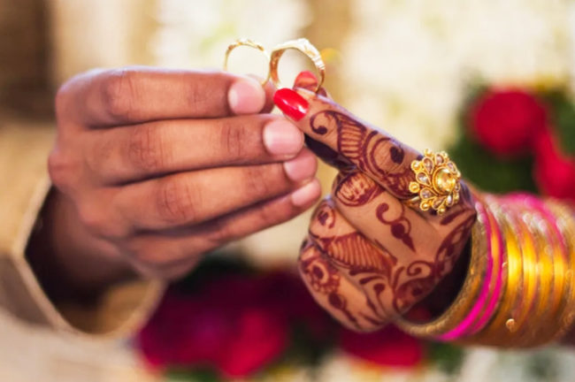 বর্ষাকালে হিরের গয়নার যত্ন নেবেন কীভাবে?