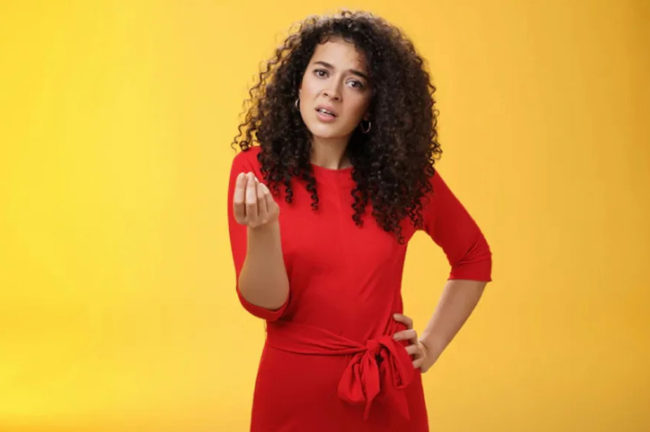 বাড়িতে নয়, বাড়ির বাইরে থাকাই বেশি পছন্দ