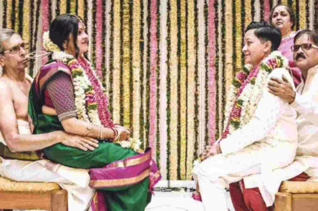 ভারতীয় বোঝাতে সংস্কারাচ্ছন্ন নিয়ম পালন?