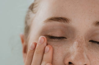 treatments of allergy caused by makeup