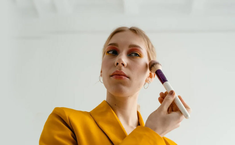 আমার মেয়ে ত্বকে ব্লিচ এবং মেক-আপ ব্যবহার করতে আগ্রহী