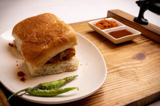 বম্বের বড়া পাও