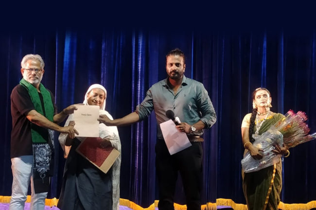 নাইজেল আক্কারা-র নির্দেশনায় রবীন্দ্রসদনে মঞ্চস্থ হল ‘শিলার জিন্নাত’ নাটকটি