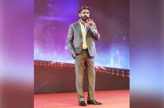 Bollywood actor Sunil Shetty received applause in Kolkata