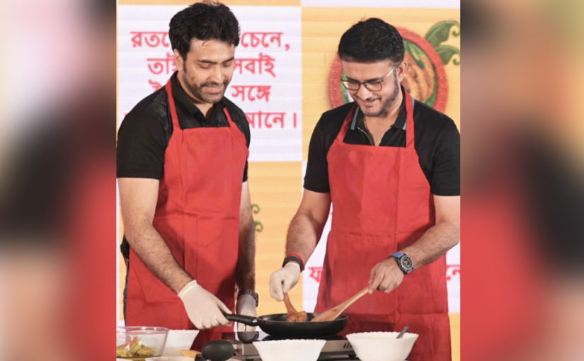 ইলিশ মাছ রান্না করে জনচিত্ত জয় করে নিলেন সৌরভ এবং আবির