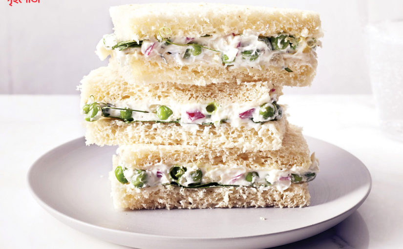 ভেজ স্যান্ডউইচ,ম্যাকারনি স্যালাড এবং স্ট্রবেরি স্মুদি