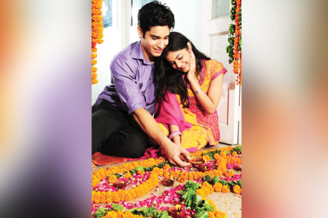 সুস্থ এবং নিরাপদে থাকুন আলোর উৎসবে