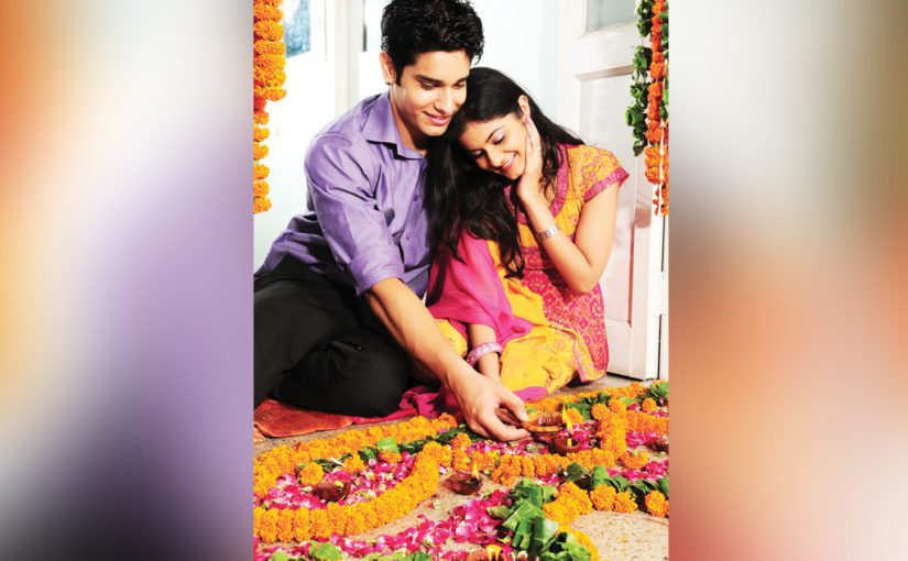 সুস্থ এবং নিরাপদে থাকুন আলোর উৎসবে