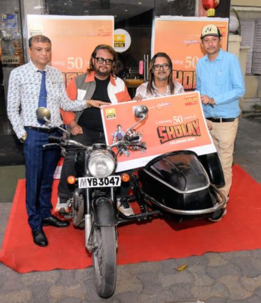 ক্যালেন্ডার-এ প্রকাশ পেল ‘শোলে’ ছবির কিছু স্মরণীয় মুহূর্ত